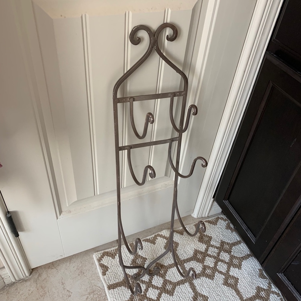 Towel rack